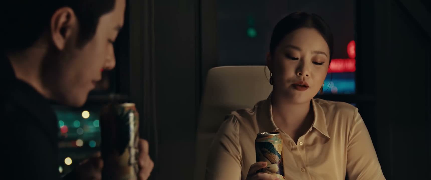 虽然我知道你突然这么浪漫体贴 不是因为我