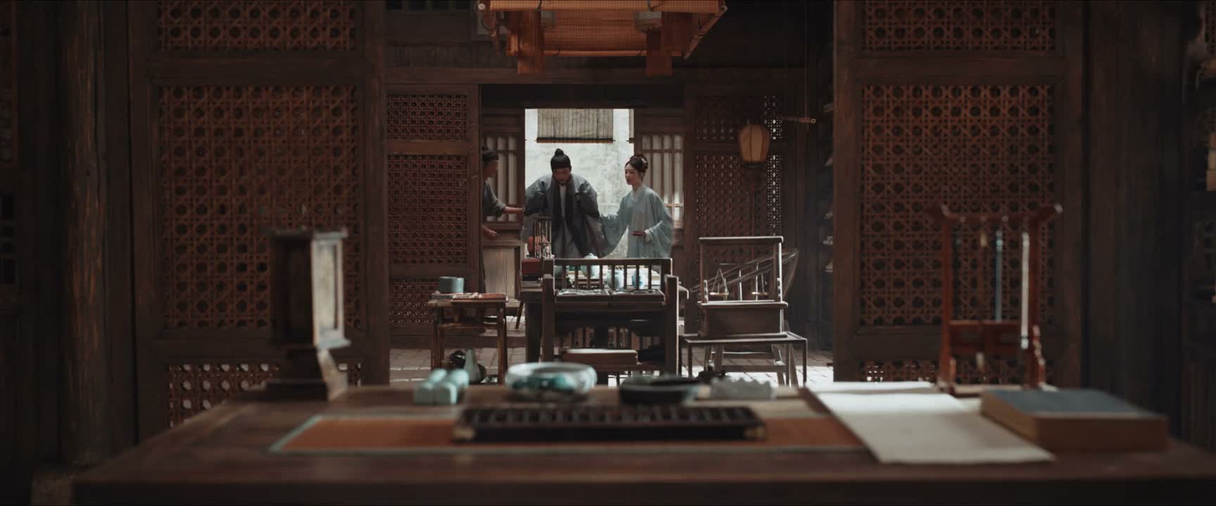 您先坐下 慢慢说 好 这边