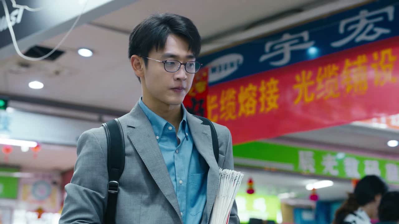 难道你老板会到街上来抓你吗