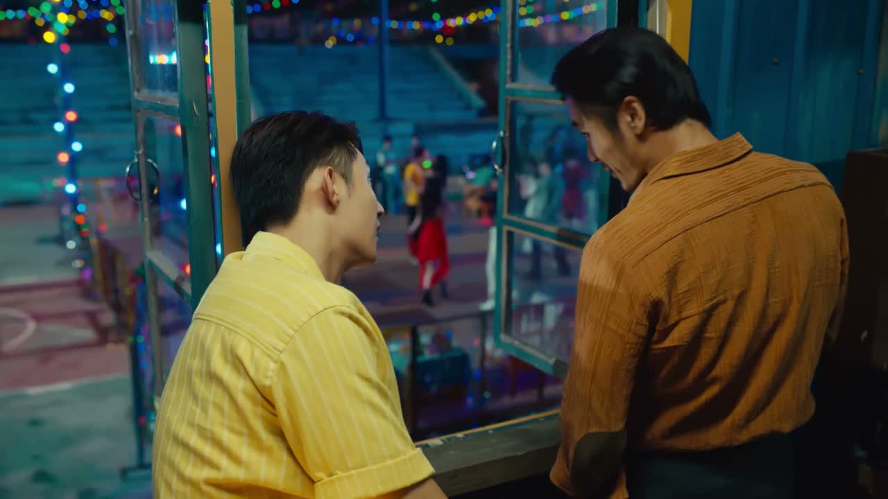 你刚才不是问我那老家伙谁吗