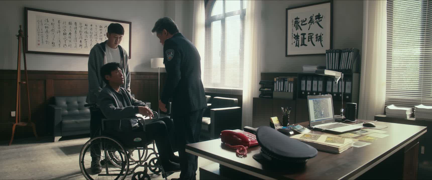 就突然这腿就吱的一下