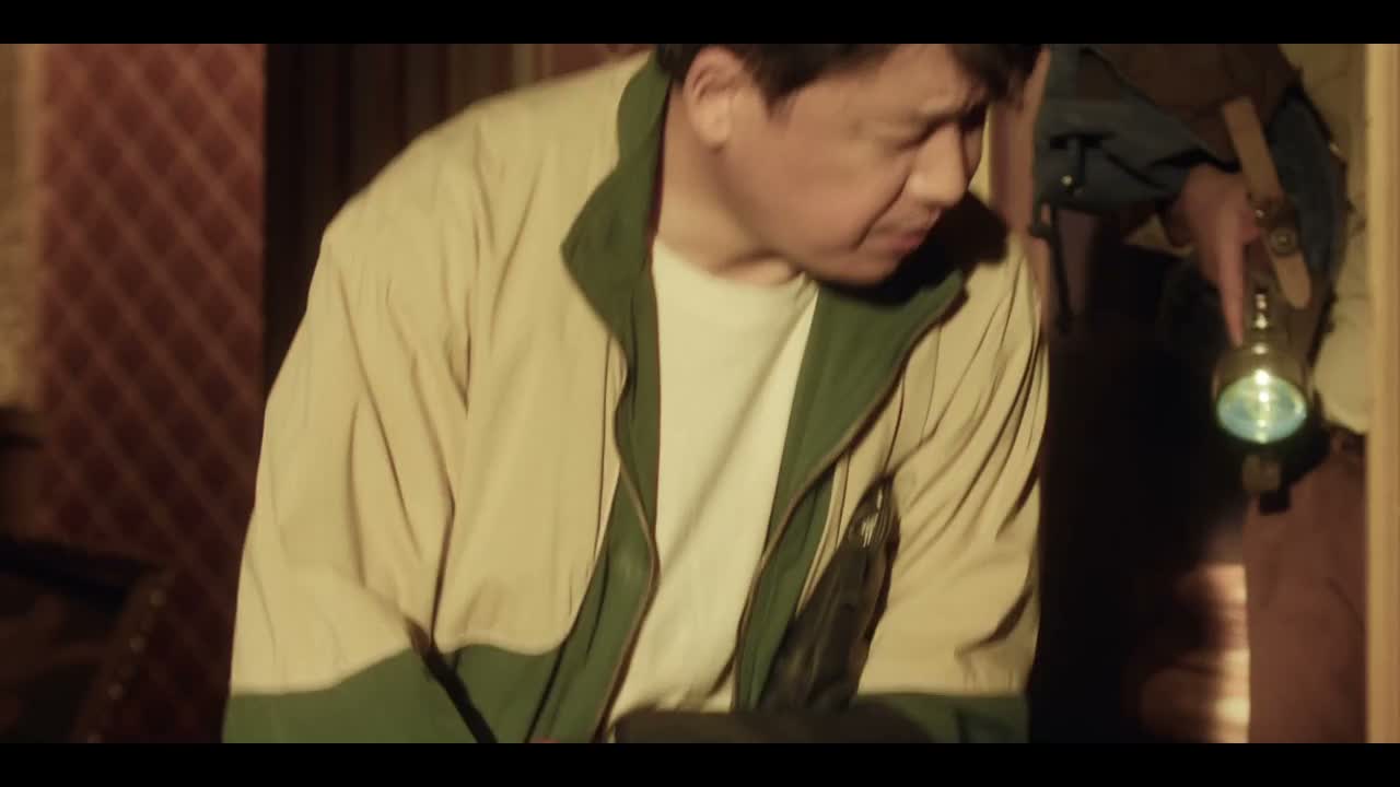 底盘这么不稳 怎么当刑警啊?