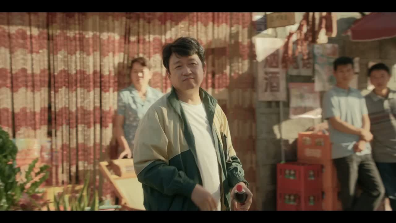 都以为进门必走大路 他们却贴墙根