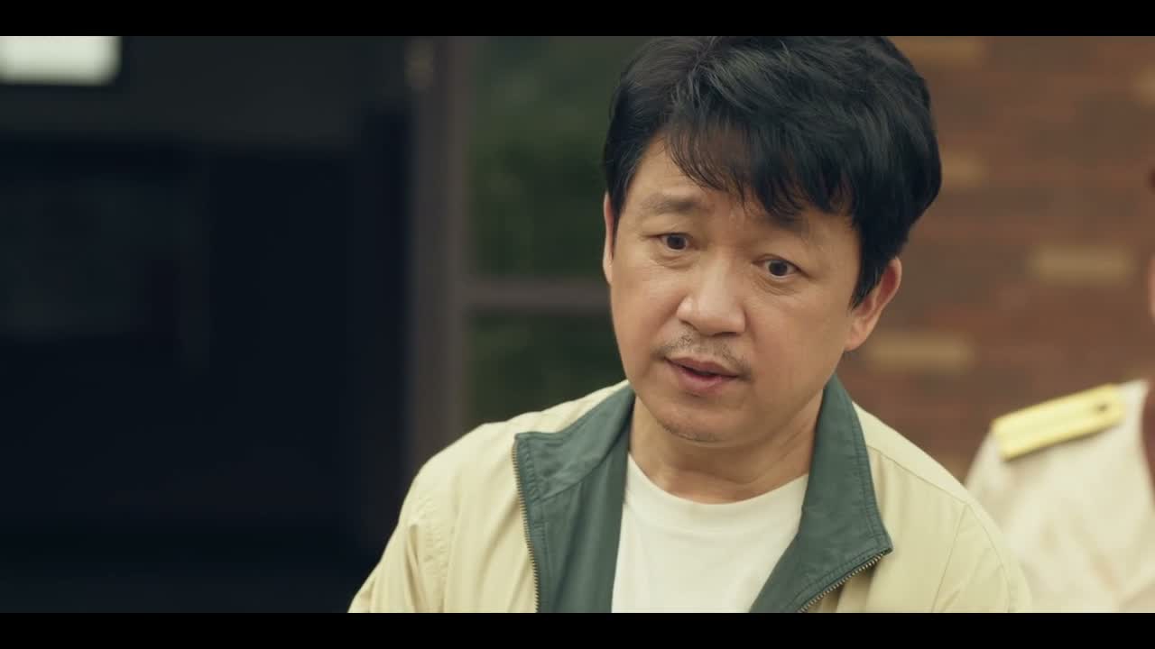 撞到娃娃也不扶一下
