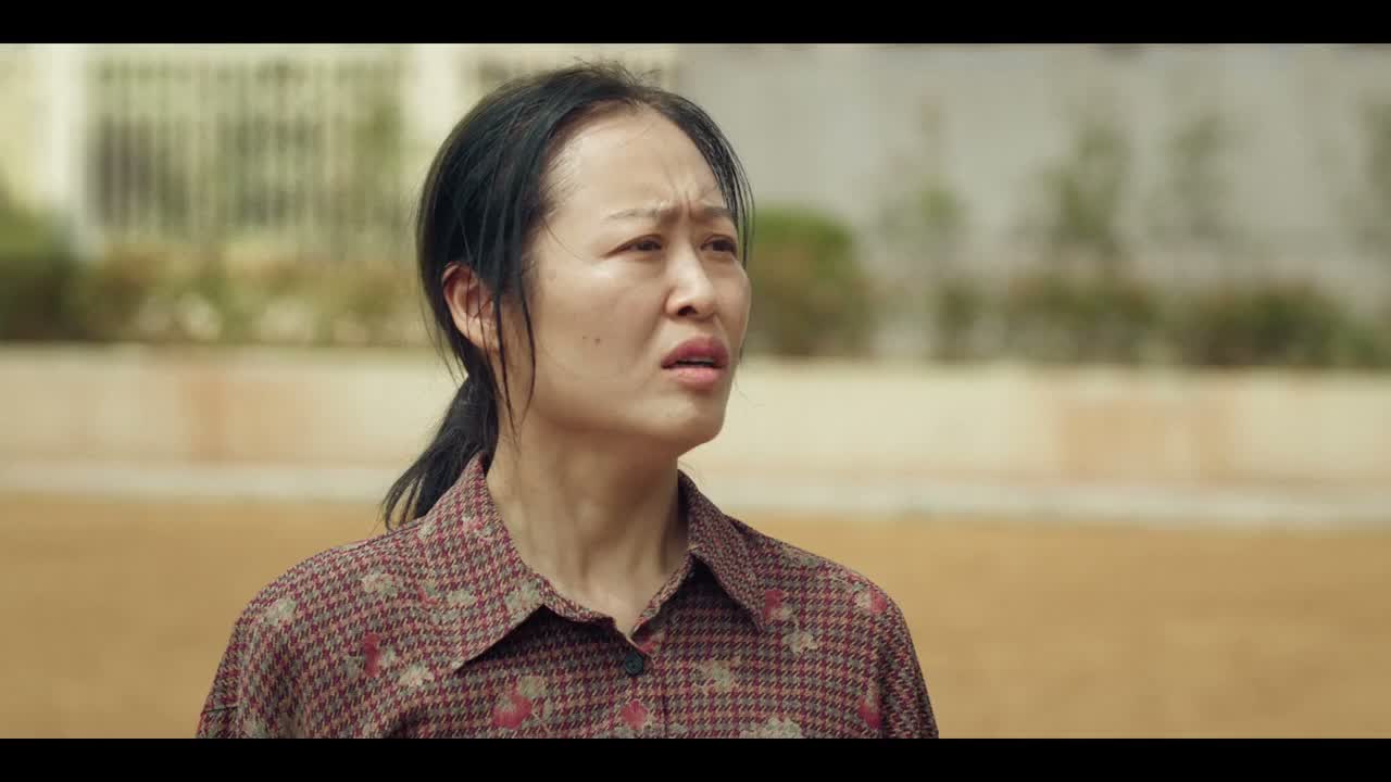 撞到娃娃也不扶一下