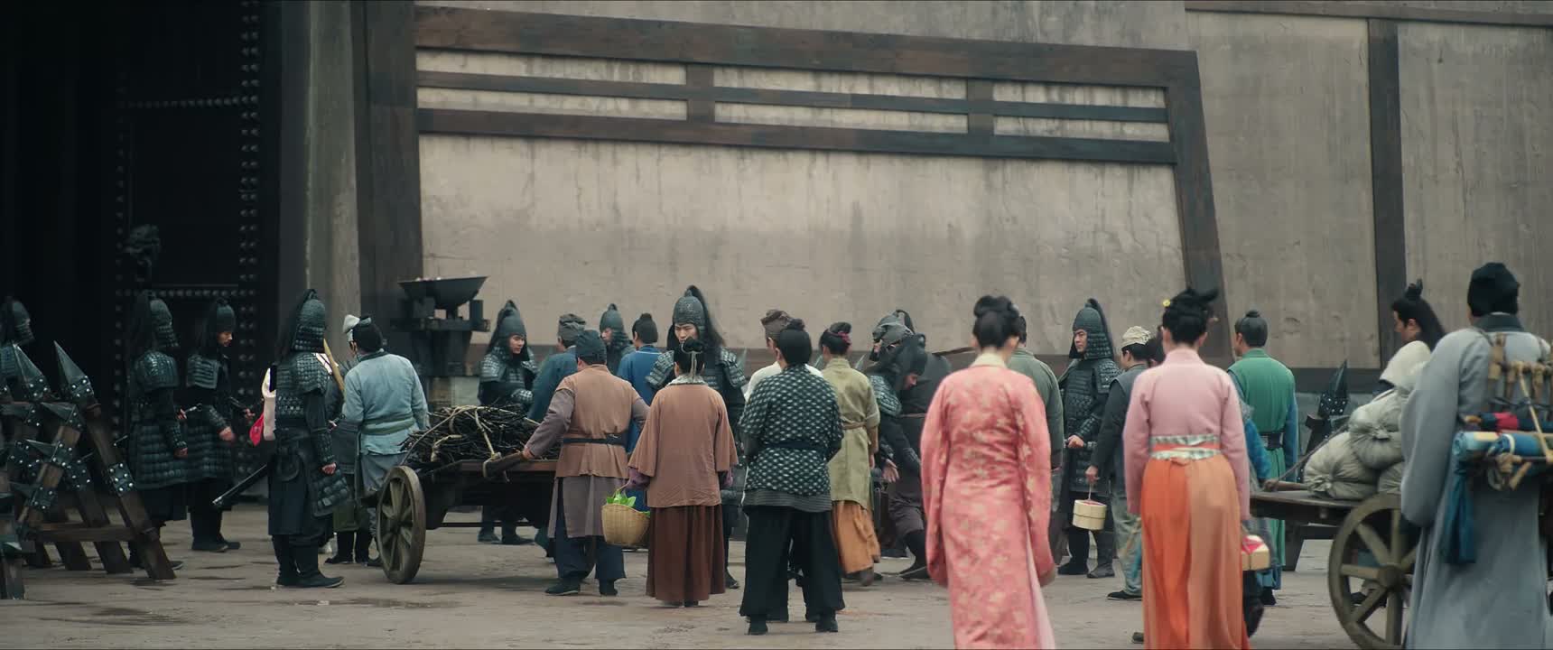 进去吧 只是在检查行李 走