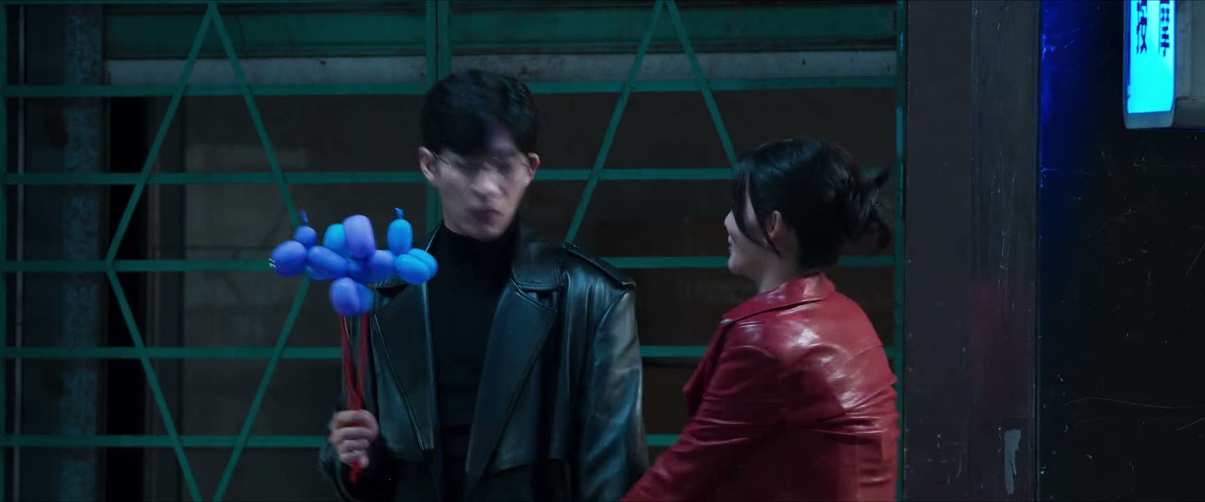 走吧 我们上去坐会儿啊