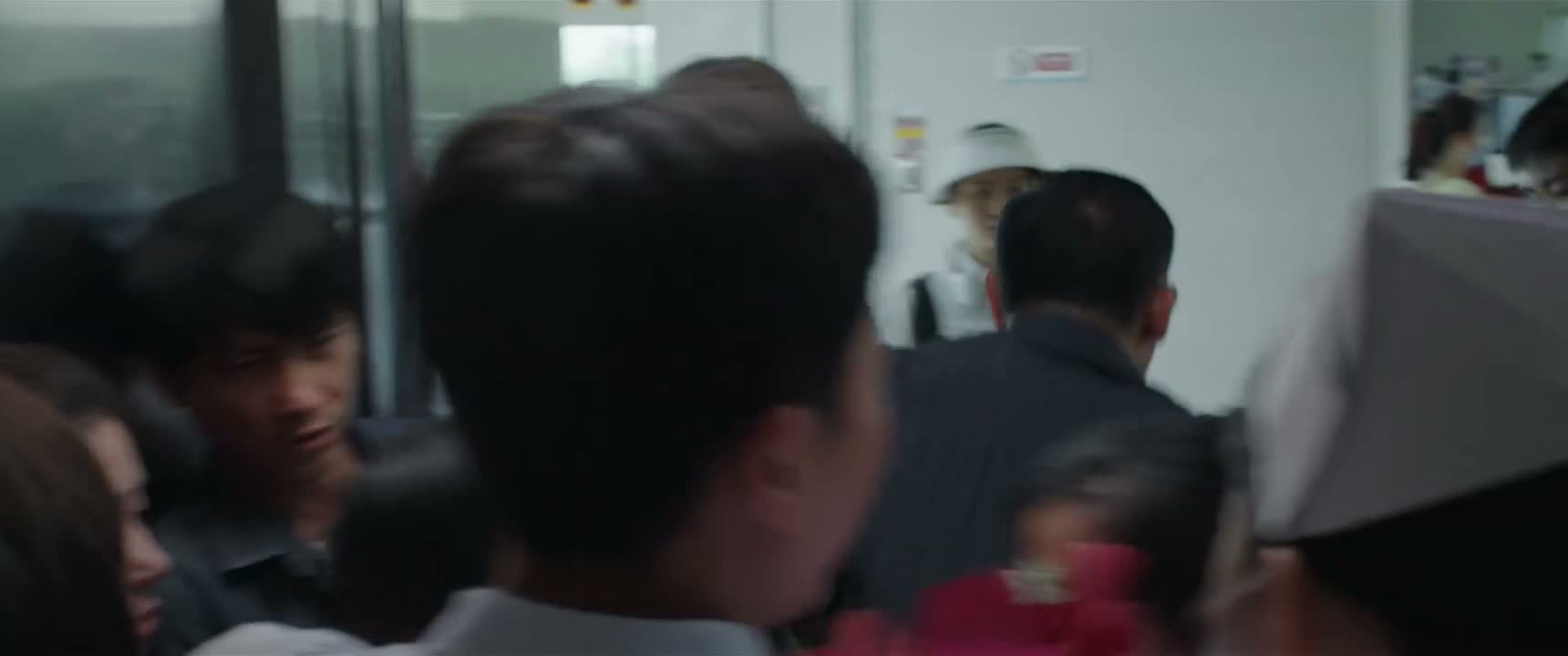 进去 关不上门了都