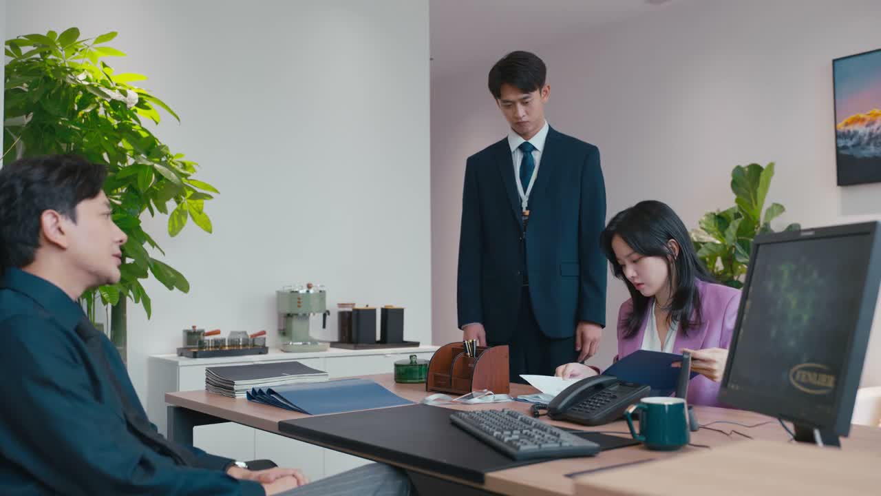 没想到现在人自动送上门来了