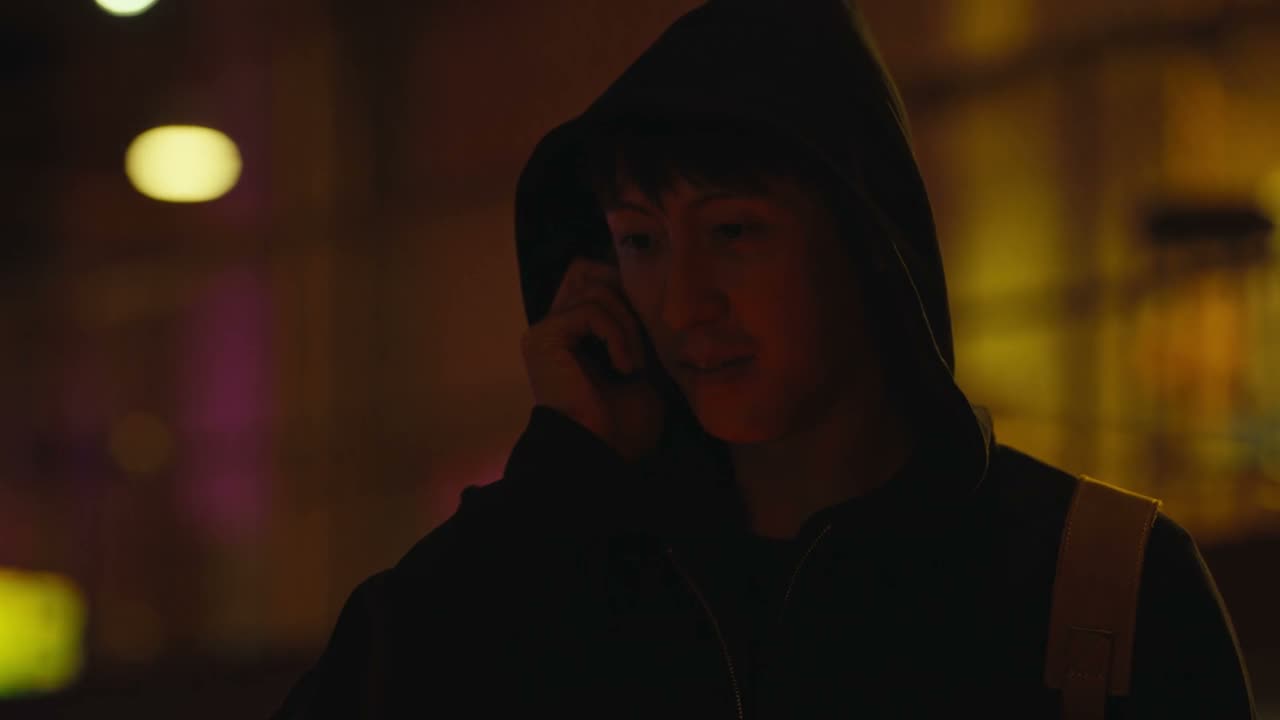 你不是在那儿当服务员的吗