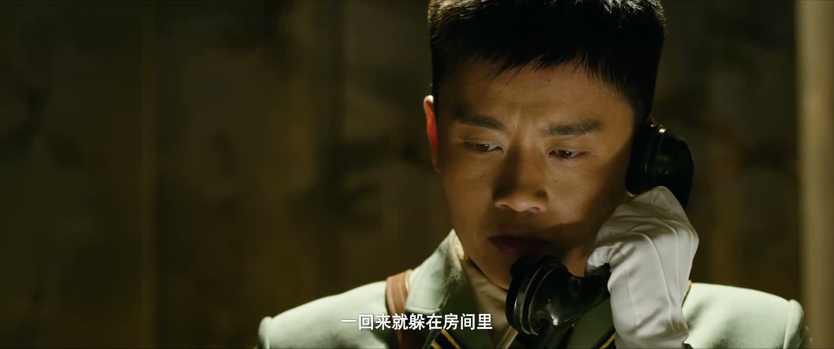 一回来就躲在房间里