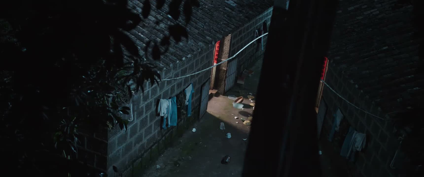 把能砸的东西都砸了