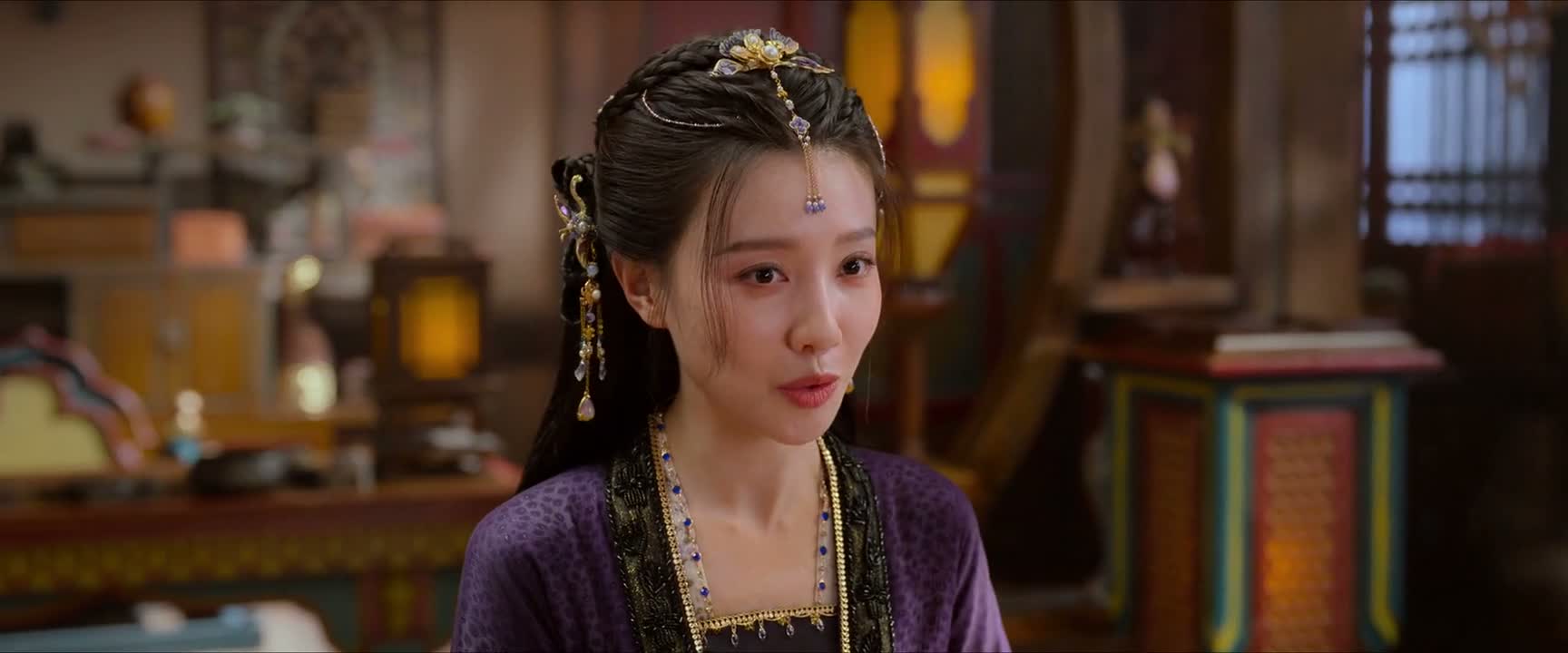 她倒总是悄悄来看我