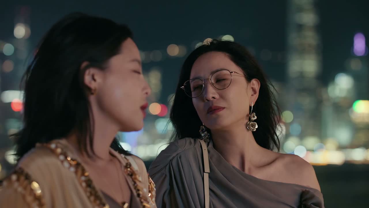 她们被道德绑架