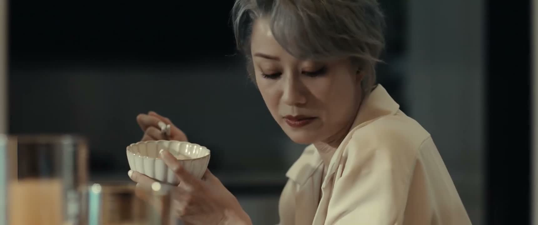 里边打小报告的人是你啊 还是赵兰心啊