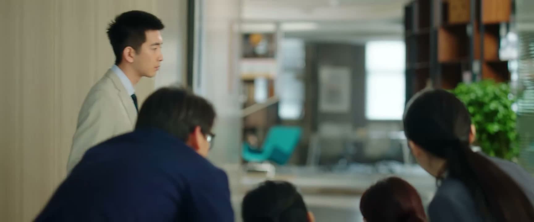 当众在办公室谈恋爱