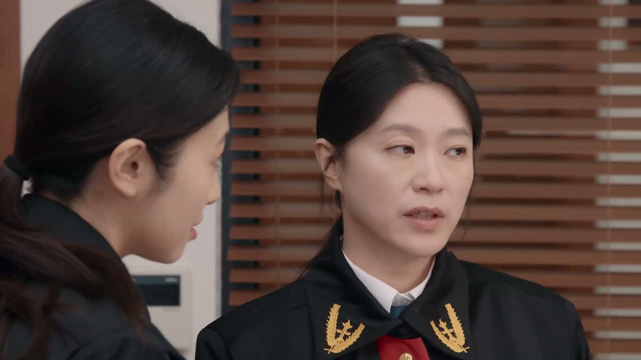 不出意外的话当然跟妈了