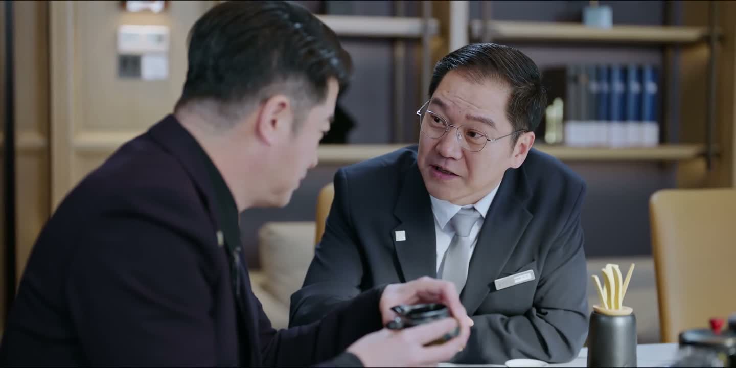 也得背着这口黑锅滚蛋