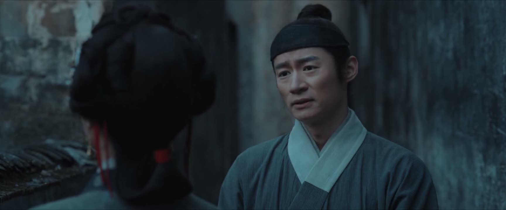 她要是赖着不走