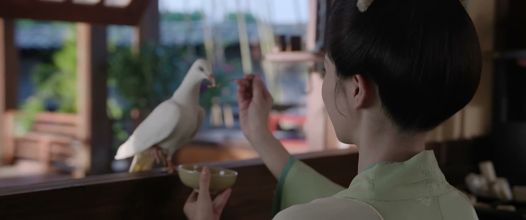 她总是一个人自言自语