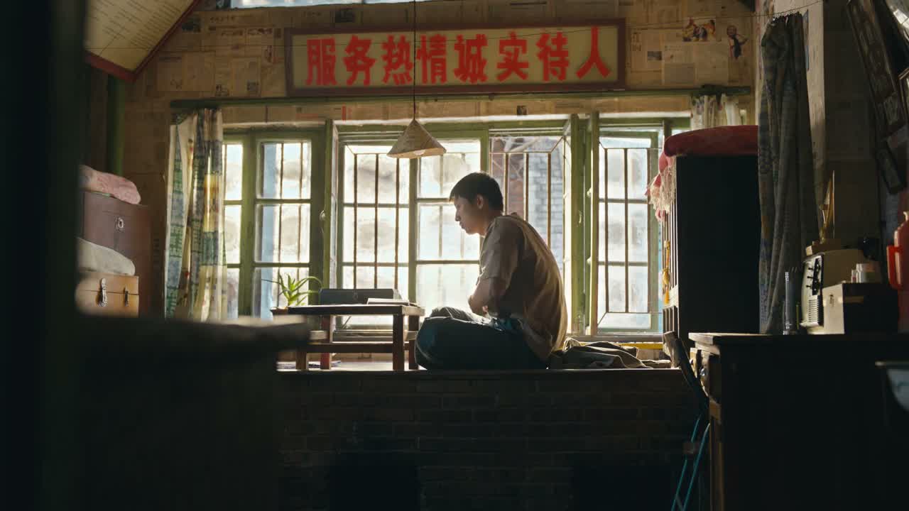 不能光吃饭 得逛街呀