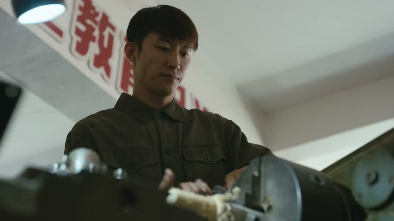 就跟在班里上英语课似的