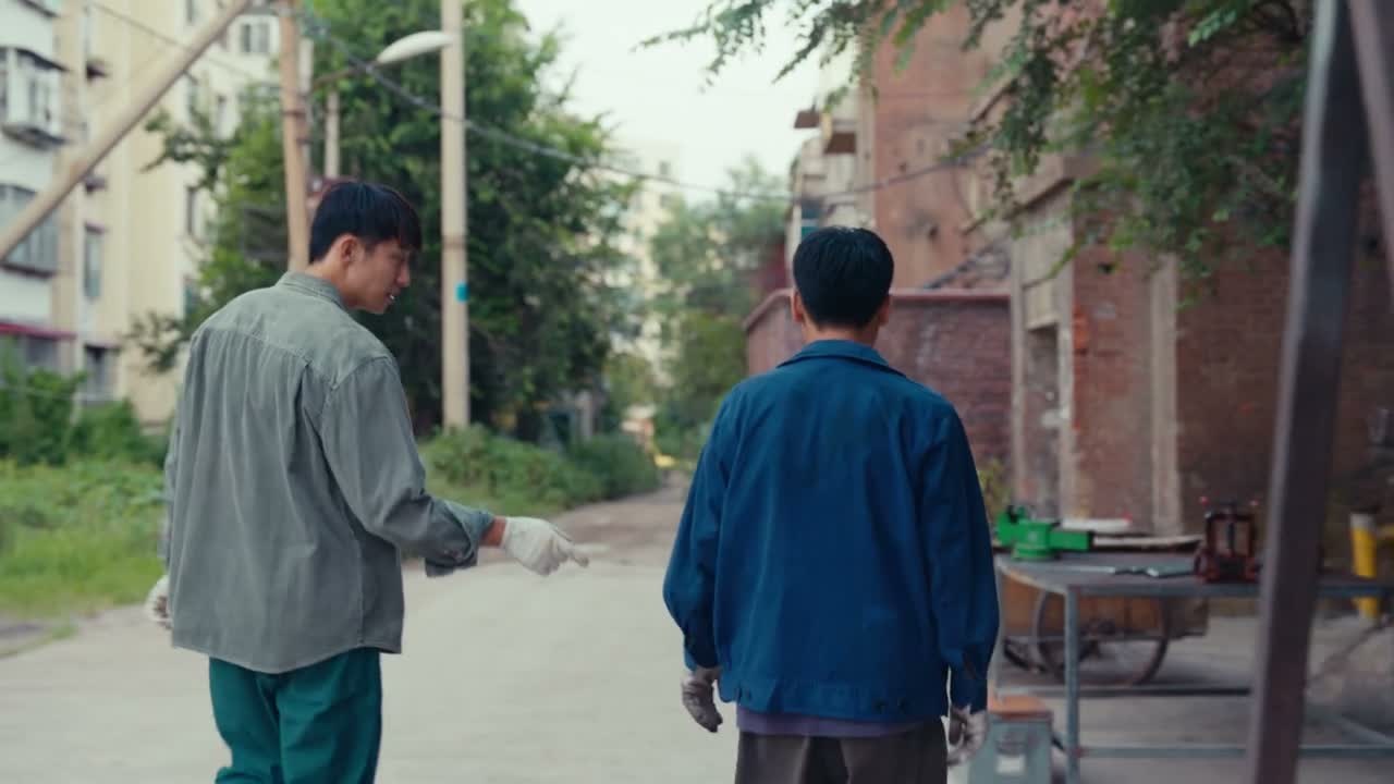 咱俩在厂里就是实习练个手