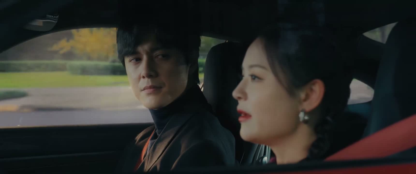 还有 你手底下那个女销售勾搭我爸