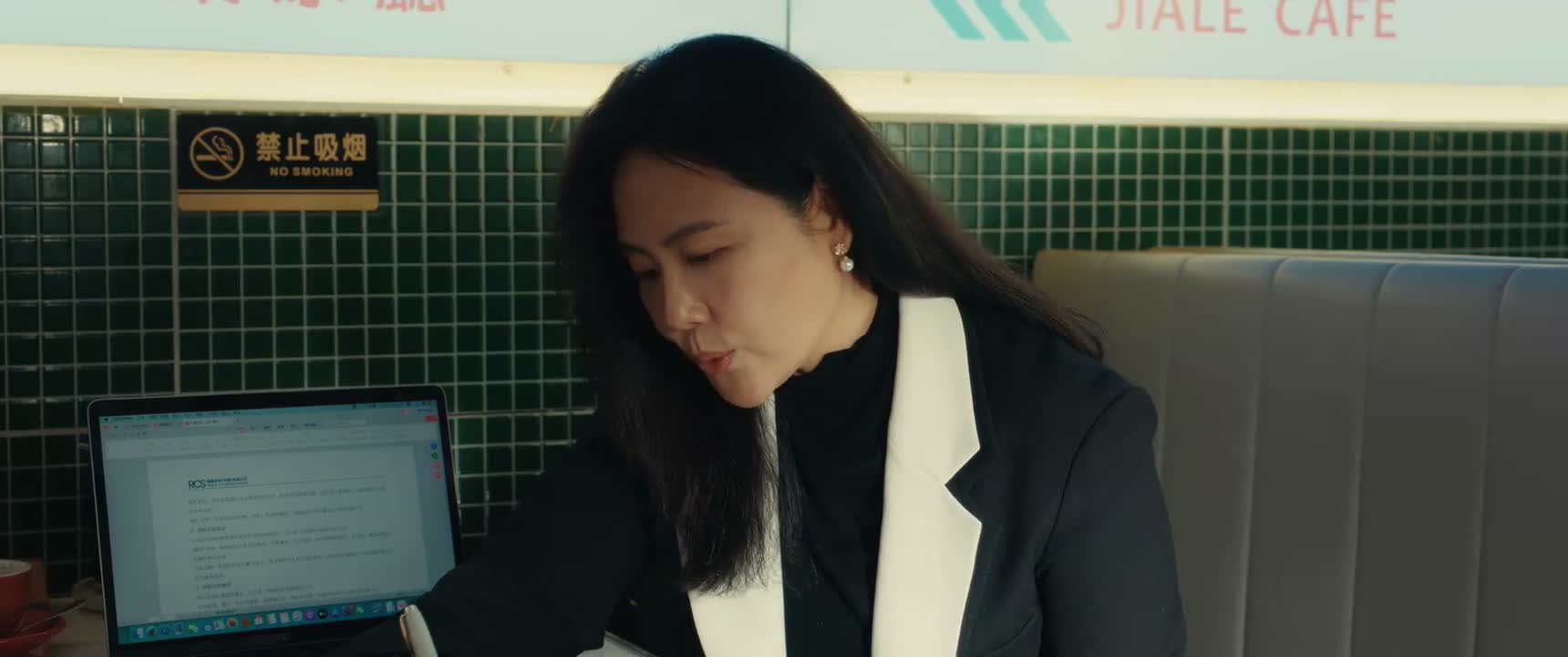 你永远呢 都会盯着你上面那个人的屁股