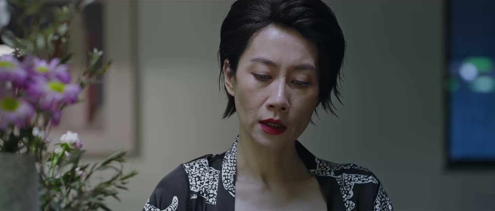 先把他弄走 别碍事