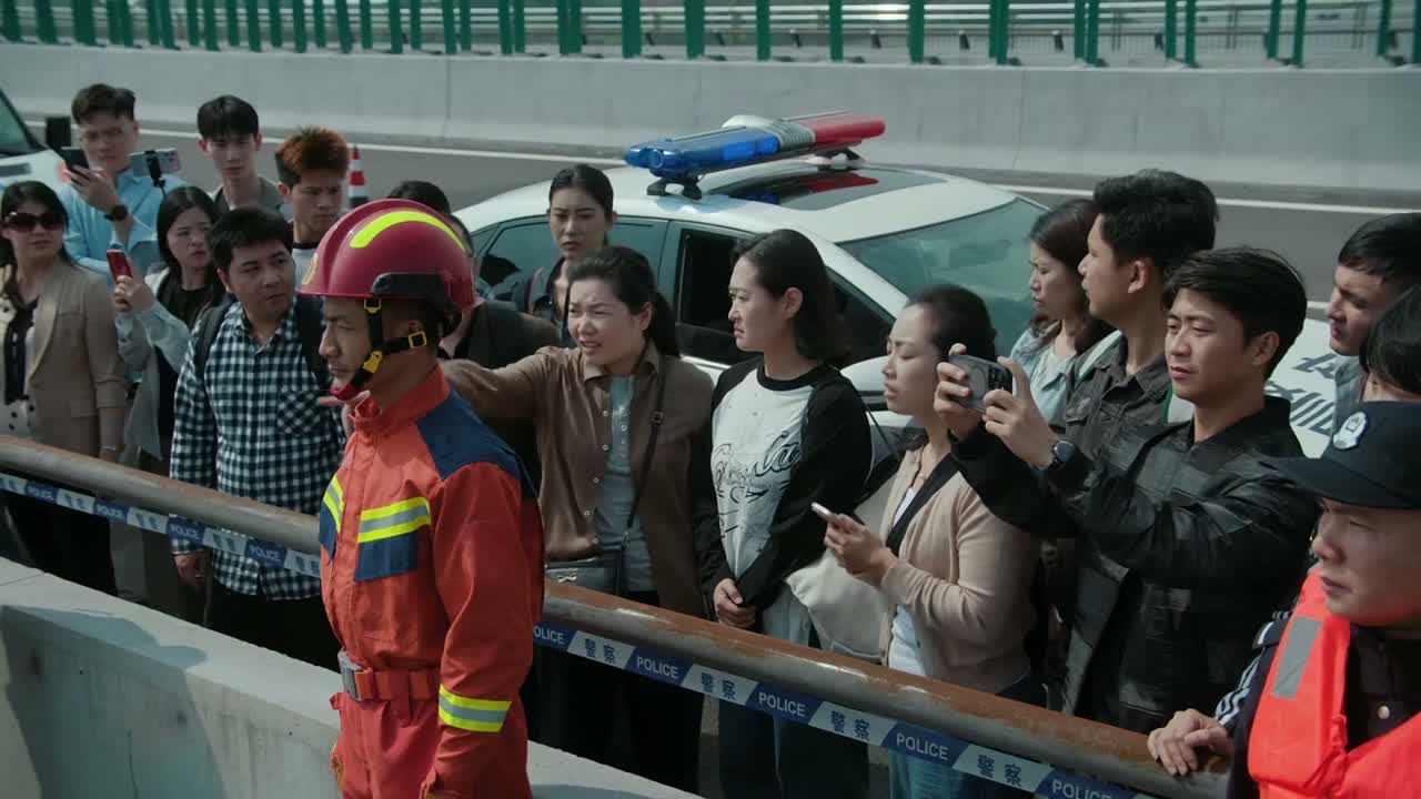 这姑娘多让家人担心啊
