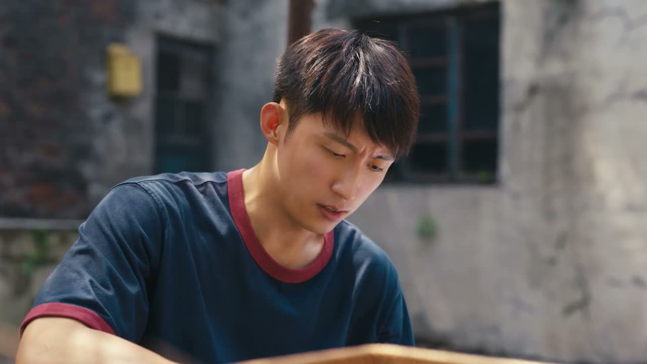 他肯定是过得好了才不回来的