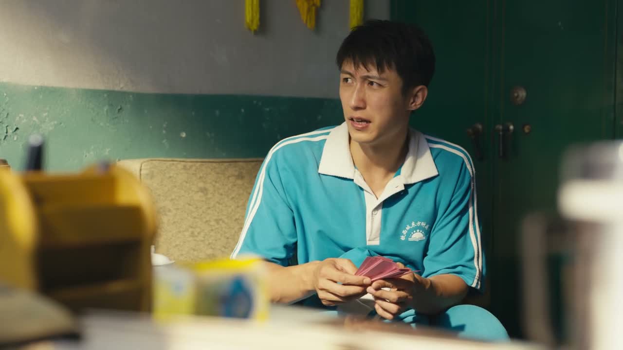 她那眼睛耳朵都不太好使