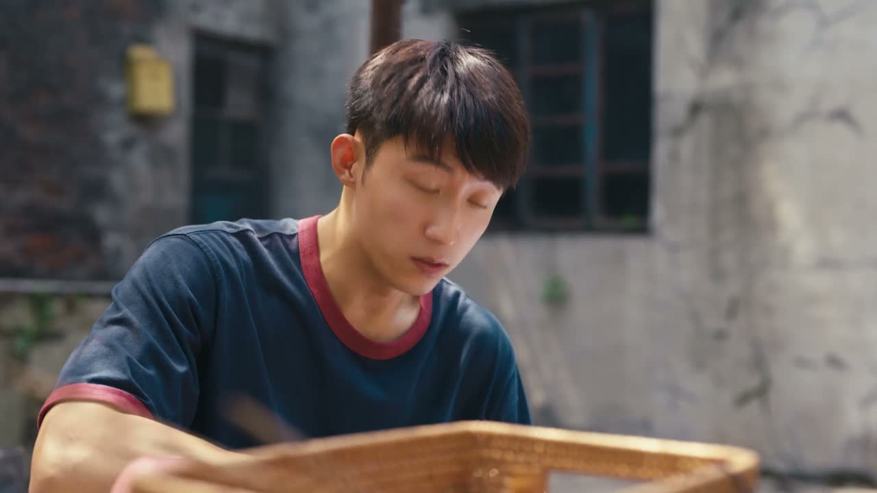 我就跟家待着 哪儿也不去