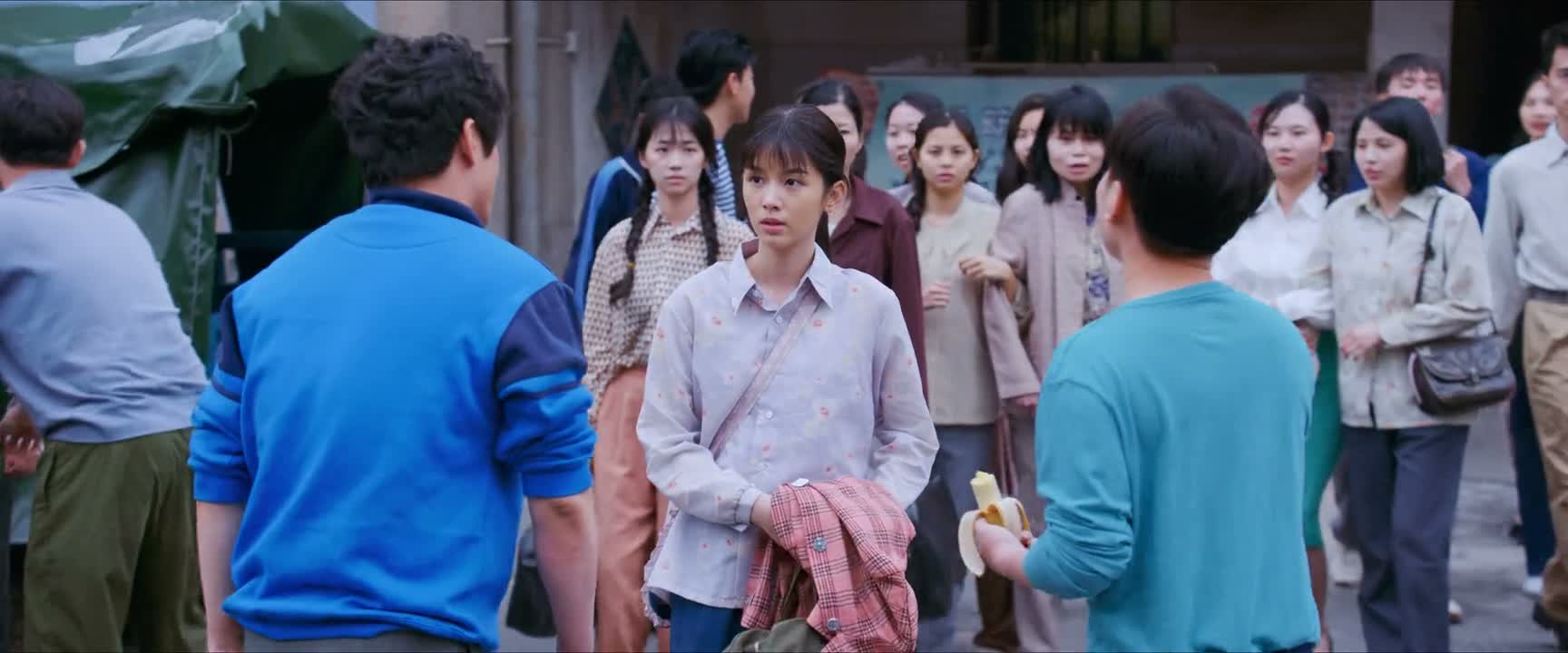 你自己一个人危险 让开