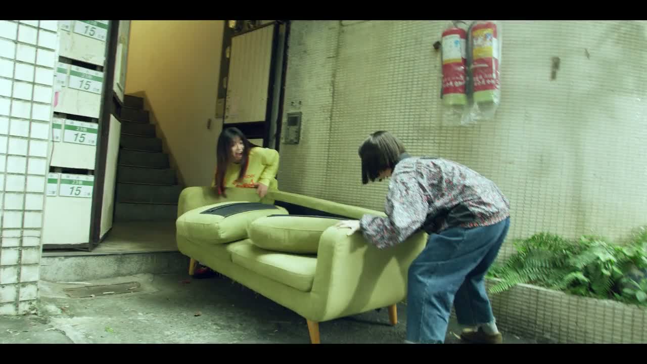 我跟宥洁一起在外面租了一间房子