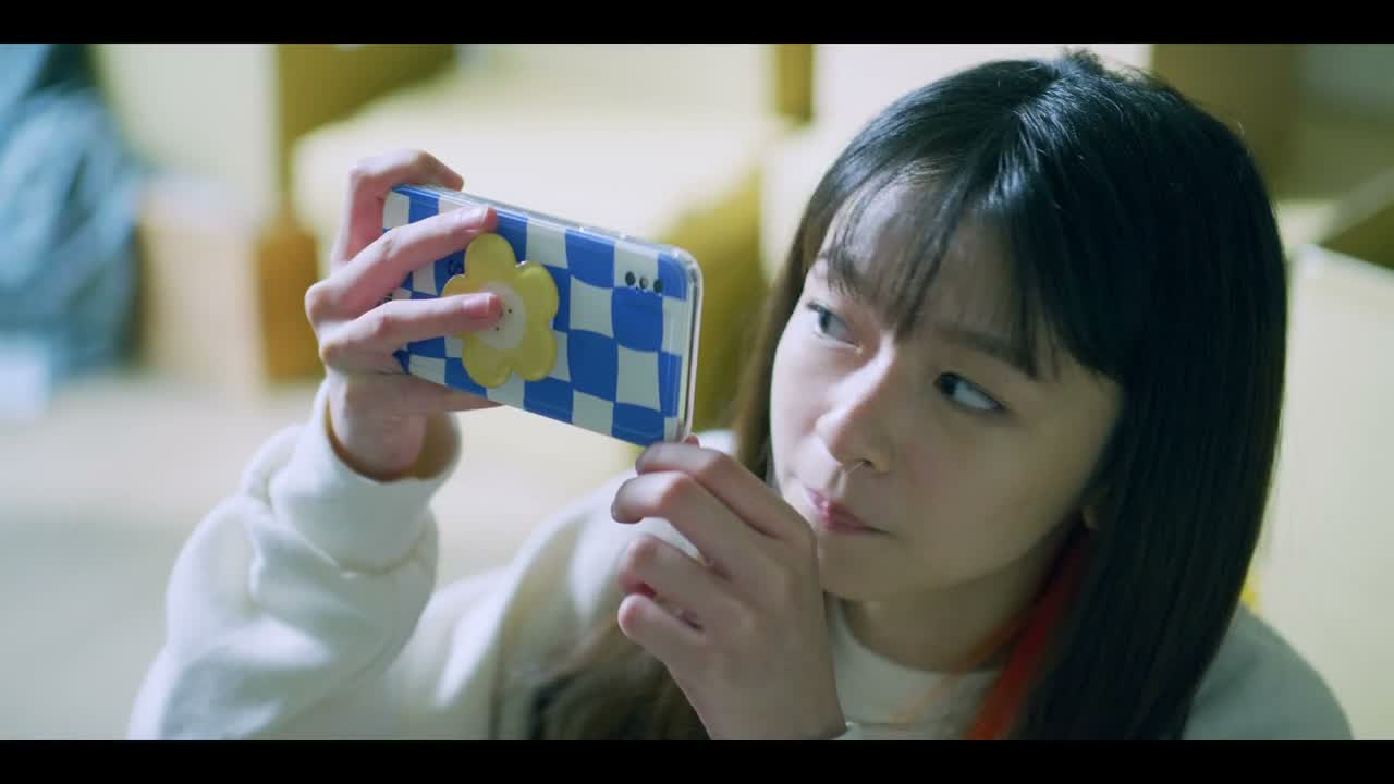 兴趣是看电影还有滑板