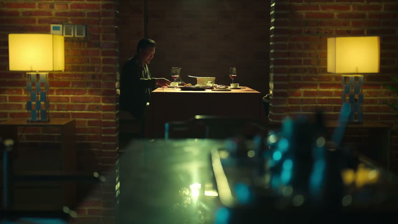 来 我敬您一杯