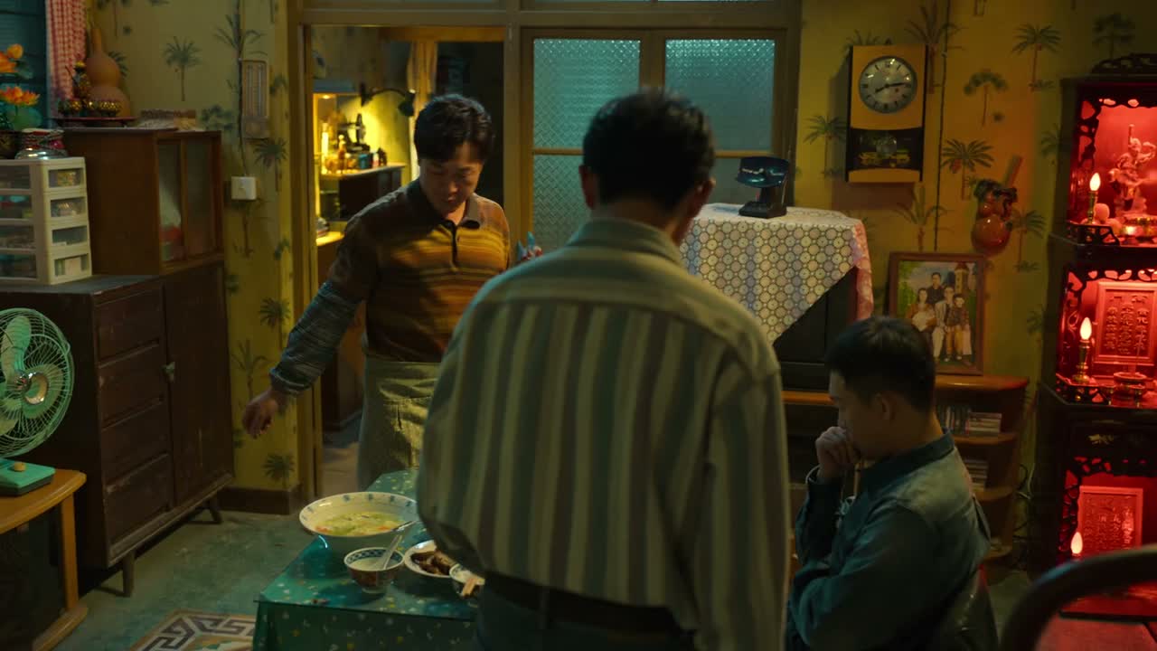 破电视留着干吗呀