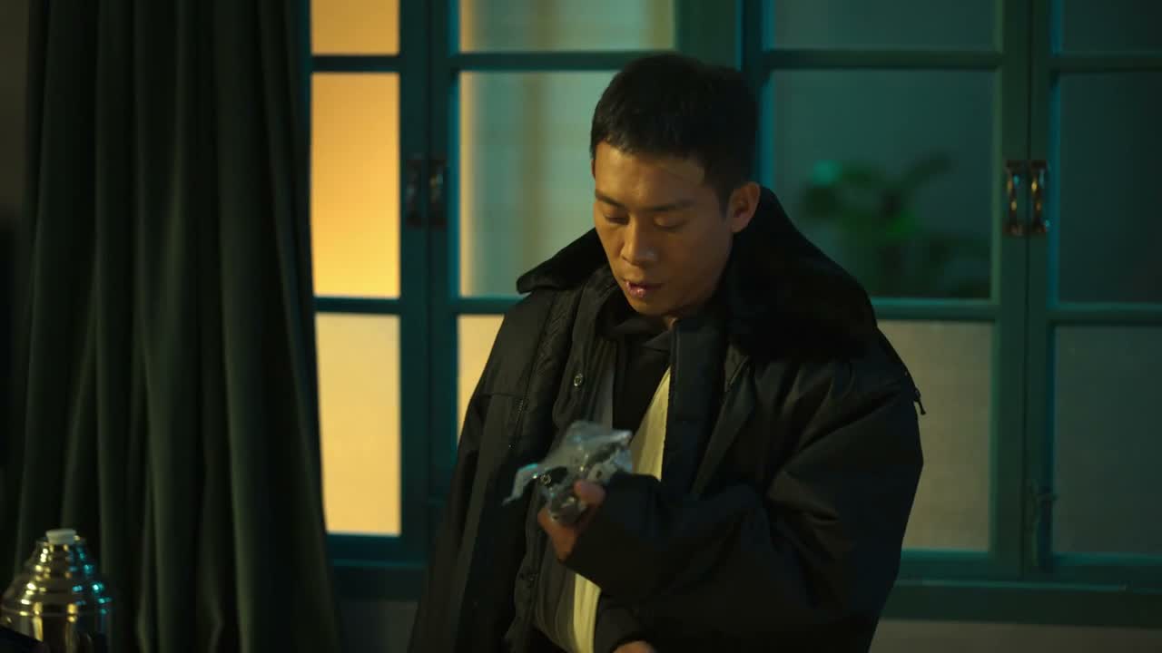 以后要贴着身放它了