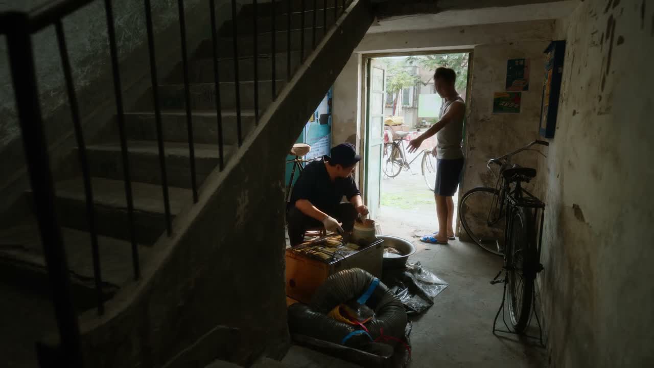 怎么还杵这儿 挪窝儿啊