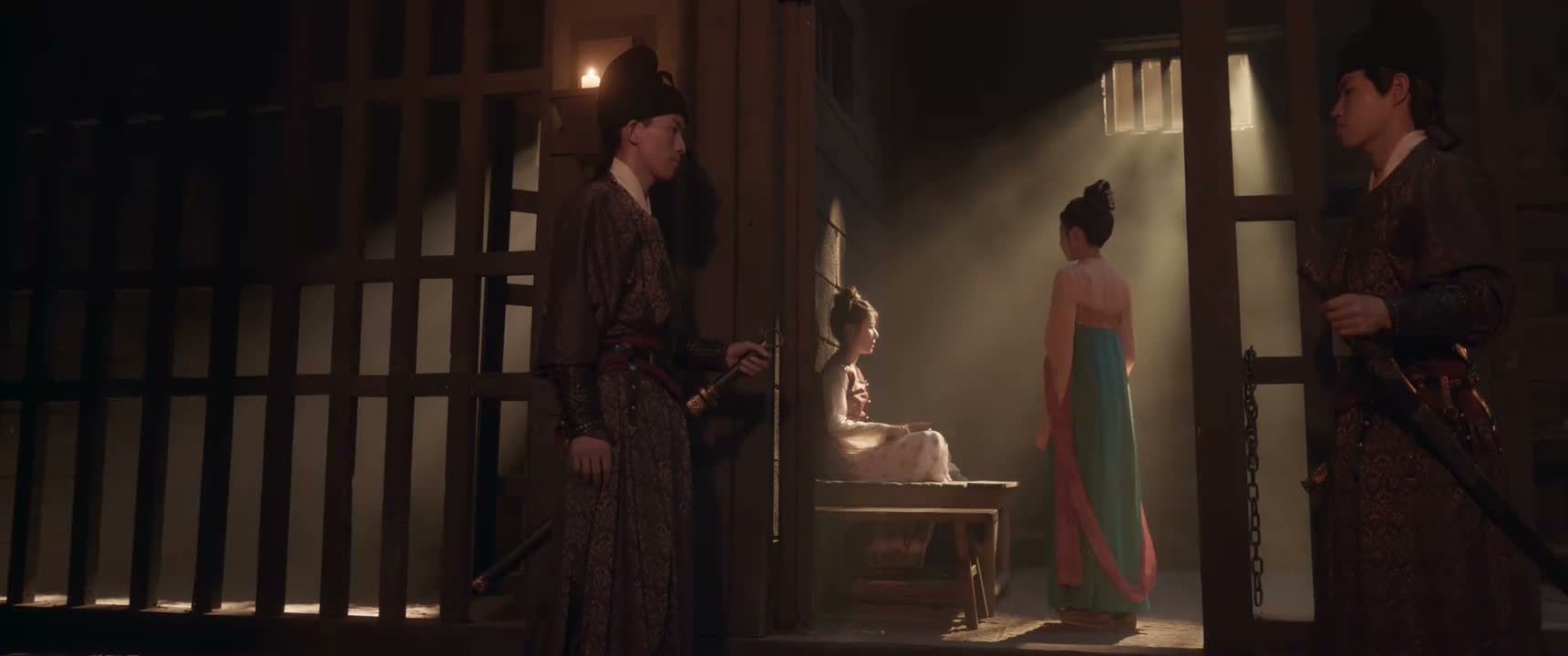 第一筷子就夹到了鱼肚子上