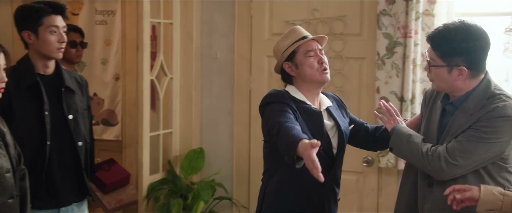 别 坐下坐下 别客气别客气 坐坐坐