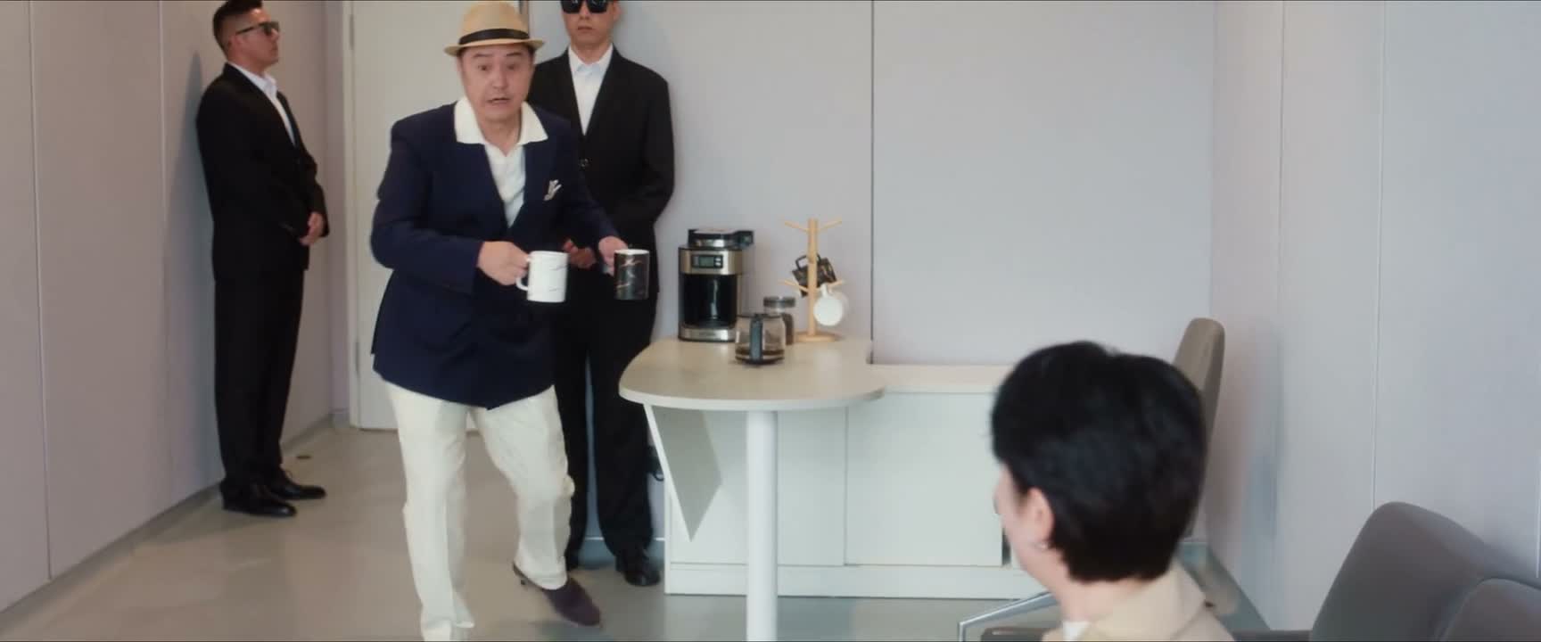 来 咖啡 不用了 不用了 对了 要不要加糖啊