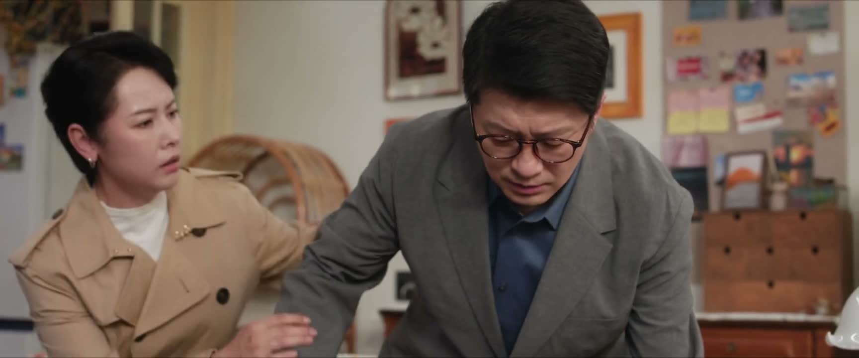 老林 你不舒服吗 这是怎么了 我爸有心脏病