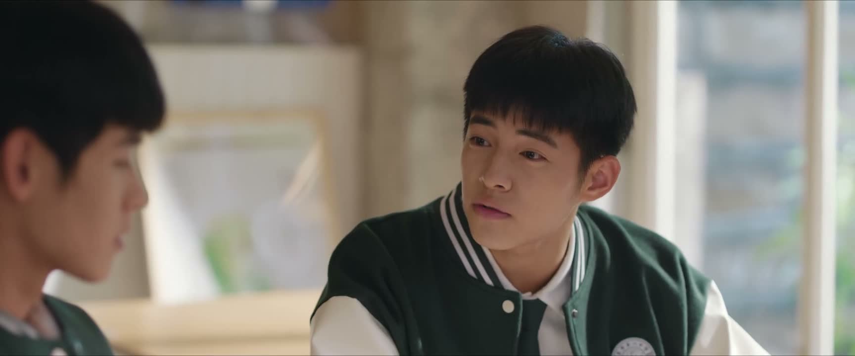 你是不是觉得踢伤了他 过意不去啊 胡说八道