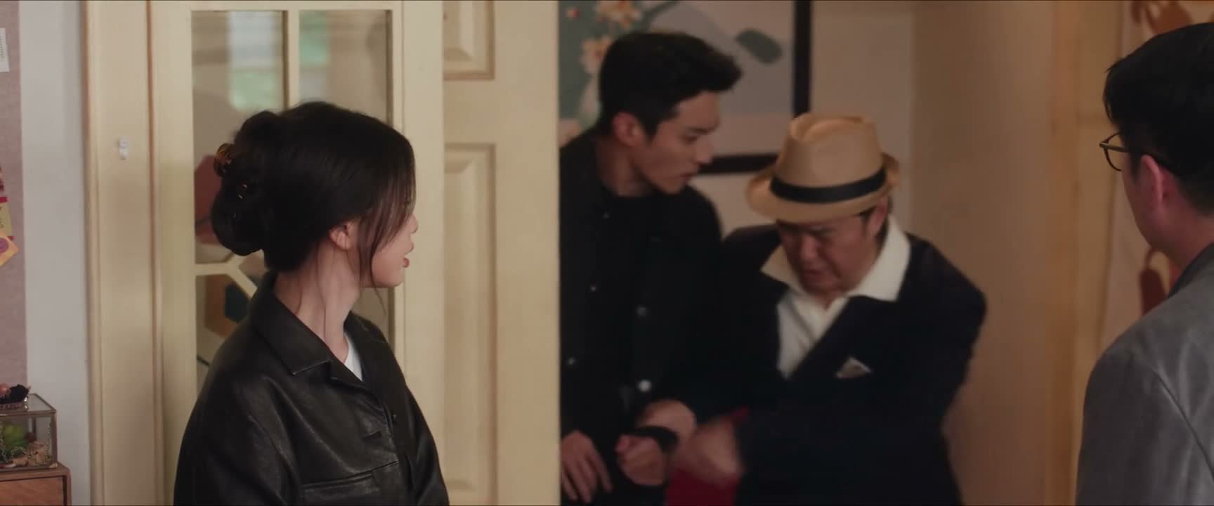 走走走 爸 进来进来 进进坐