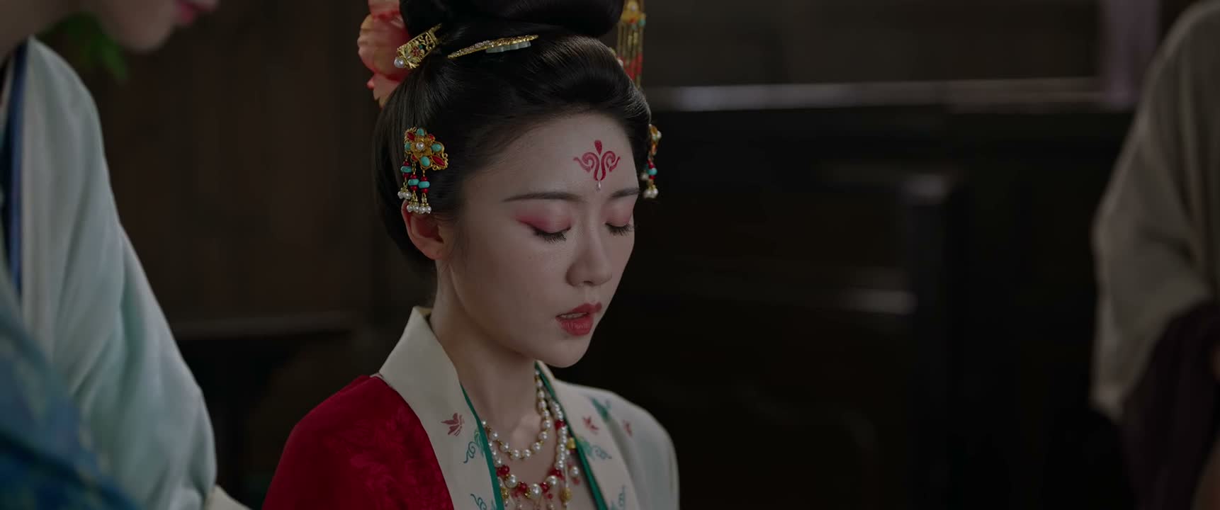 定王妃刚才 为何会在那里啊