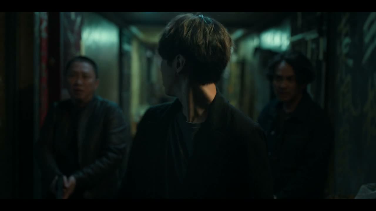 吴天机他们要来了 你们快进屋子保护他们