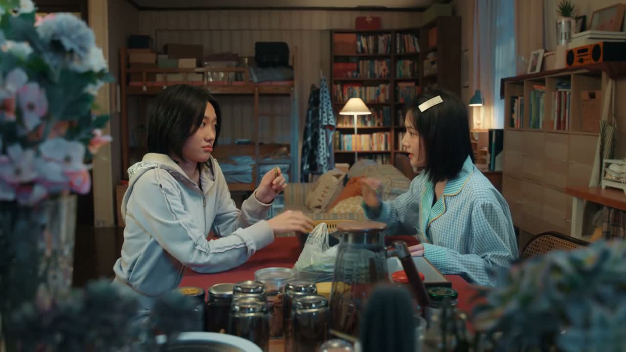 就剩下一男的一女的 俩人为了人类的希望